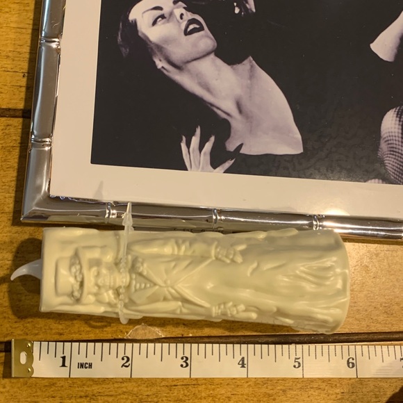 Vampira Silver Photo Frame w Black Skull Mug & cream Candle Halloween decor - Picture 16 of 16